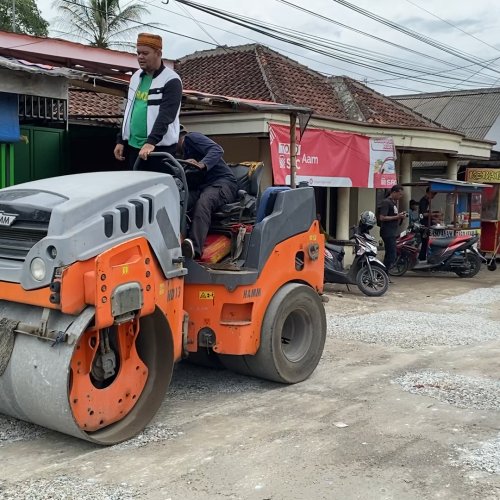 Anggota DPRD Lebak Perbaiki Jalan Rusak Pakai Dana TikTok dan YouTube