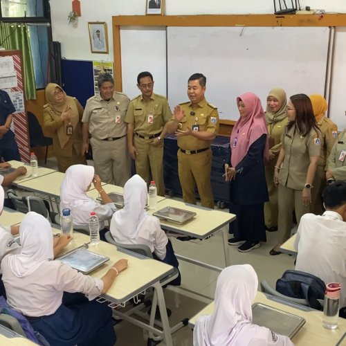 Pj Teguh Setyabudi Tinjau Hari Pertama Program Makan Bergizi Gratis di Jakarta