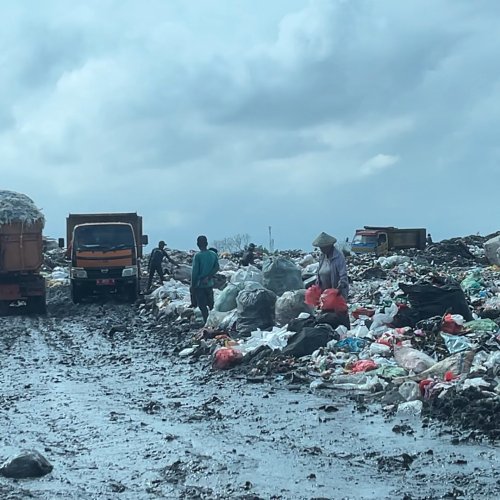 Warga Keluhkan Kondisi TPA Jatiwaringin Kabupaten Tangerang yang Sangat Memprihatinkan