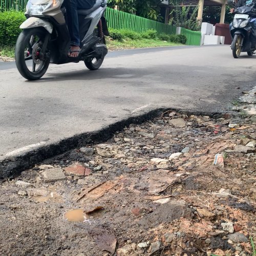 Jalan di Kota Rangkasbitung Dibiarkan Rusak Gegara Proyek Kabel PLN