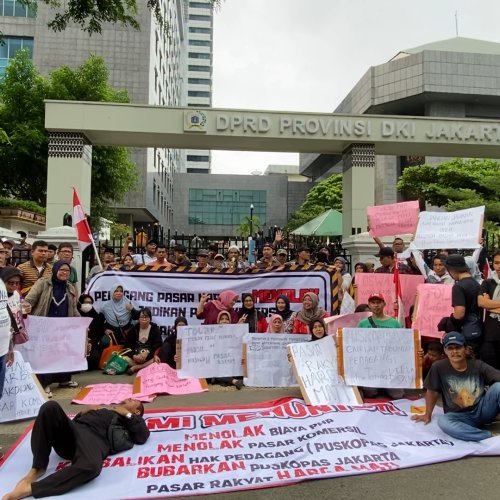 Ditindas PD Pasar Jaya, Pedagang Tradisional Jakarta Demo di Balai Kota dan DPRD DKI