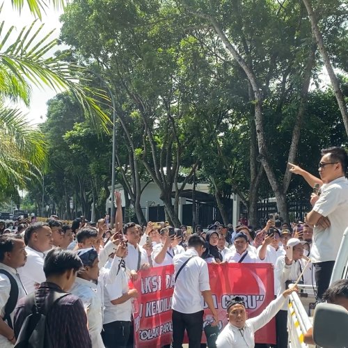 Guru Honorer Demo Pj Gubernur Banten, Minta Diangkat Jadi PPPK Penuh Waktu