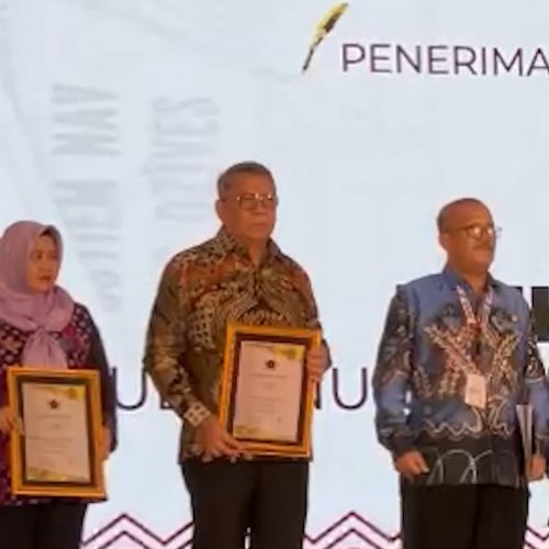 Wali Kota Tangsel Benyamin Davnie Terima Anugerah Pin Emas PWI Pusat