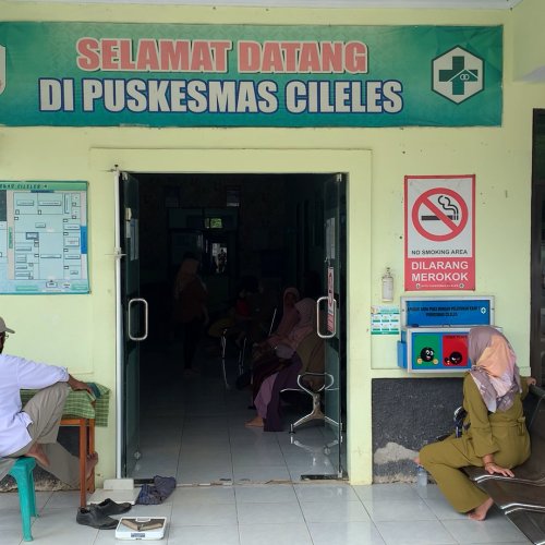 Usai Diberikan Jajanan Oleh Pengendara Avanza, Puluhan Siswa SD di Lebak Keracunan