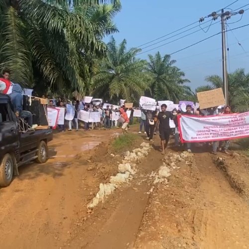 Ratusan Warga Lebak Segel Kantor PTPN VIII