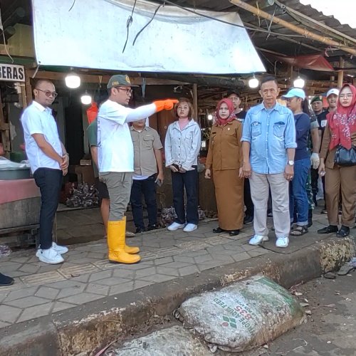 Pilar Tertibkan PKL Fly Over Pasar Ciputat