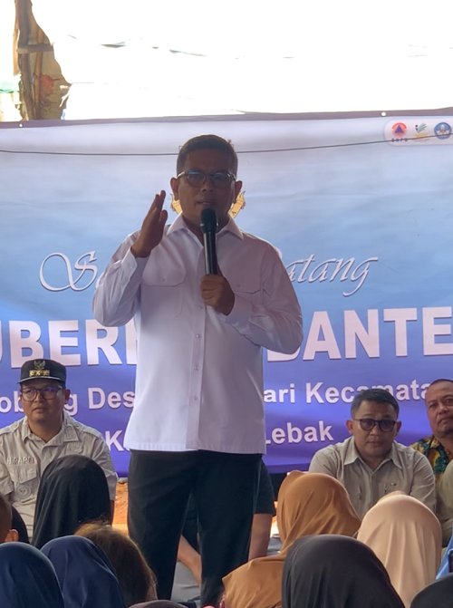 Jika Nasib Warga Cigobang di Adu dengan Nasib Gubernur Banten Andra Soni